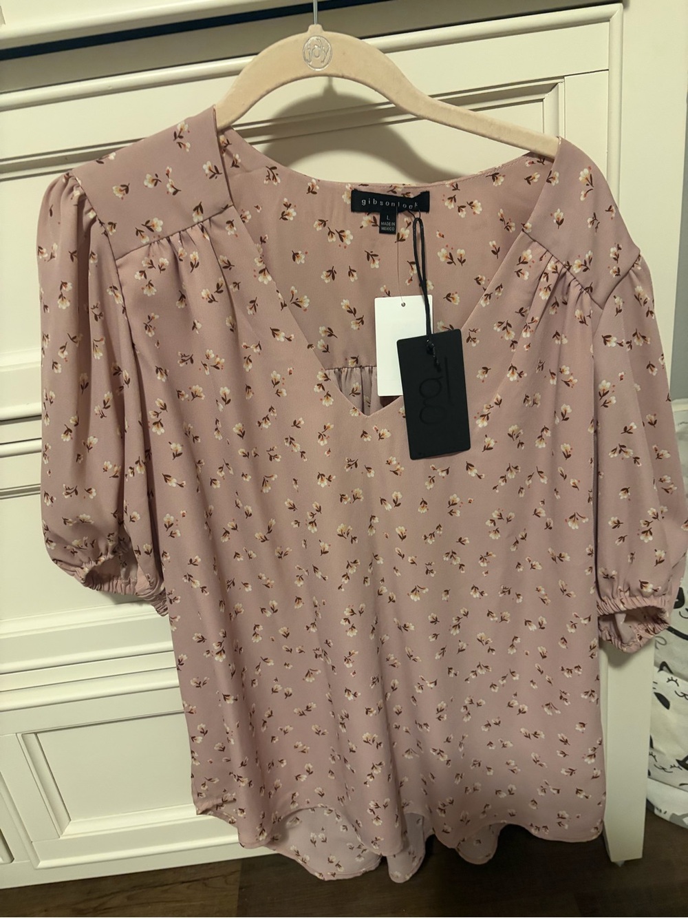 Gibson Rose Taupe Floral Puff-Sleeve Blouse